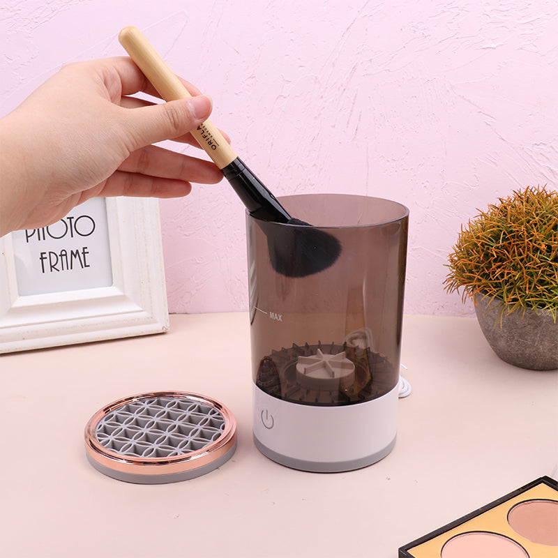 Women Eye Brush Cleaning